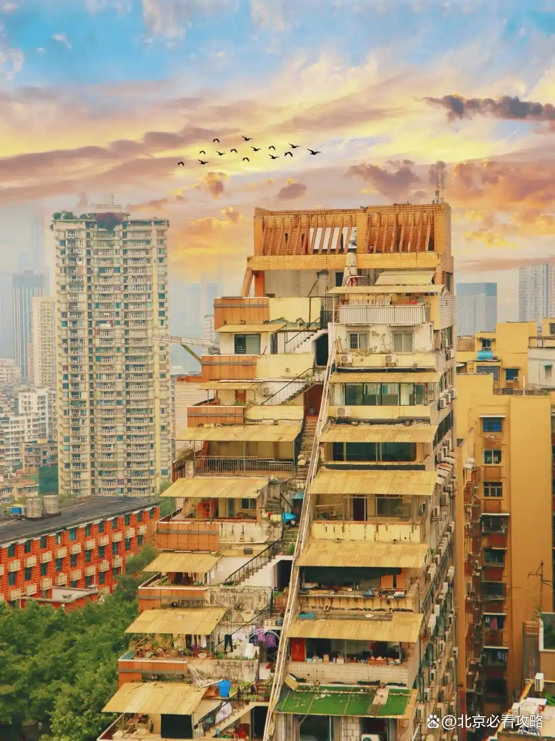 📍重庆4天3晚怎么玩？女生专属攻略 + 避坑指南，人均2k+吃遍酸辣粉/老火锅