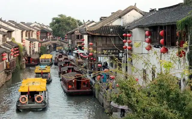 第一次去扬州，在当地吃了个饭，结账时睁大了眼，有点不敢置信