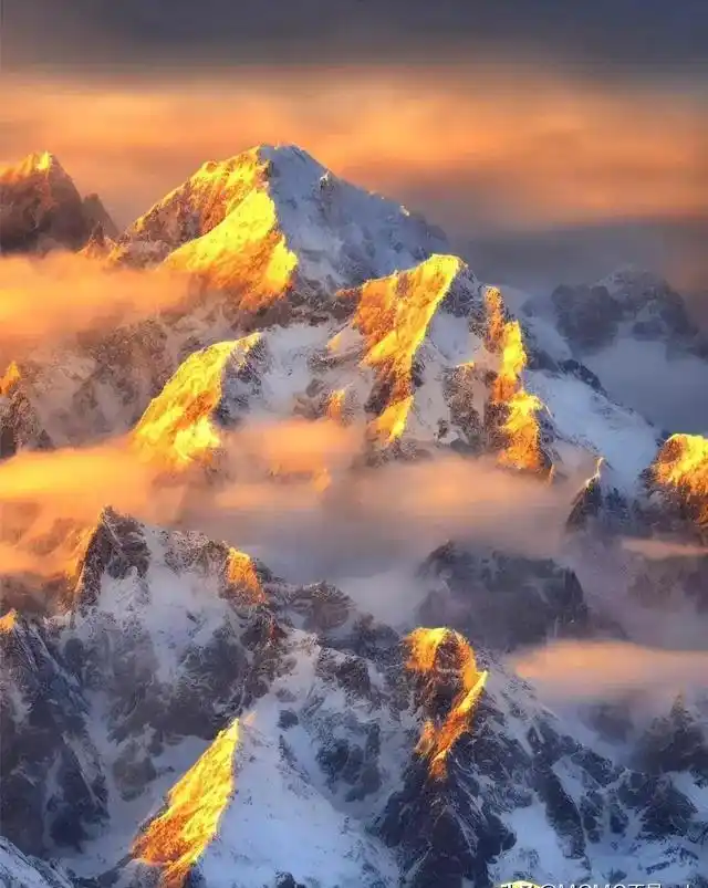 不用去玉龙雪山了！玉龙不及它一半美！这才是中国最美雪山！