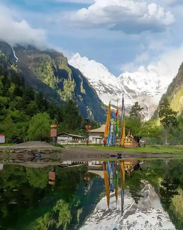 不用去玉龙雪山了！玉龙不及它一半美！这才是中国最美雪山！