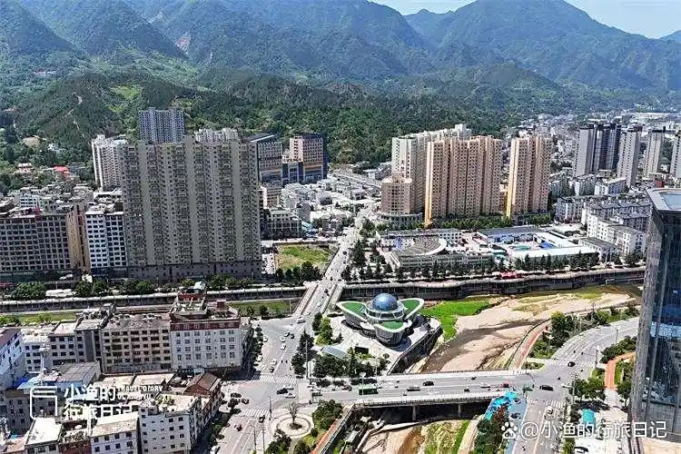 陕南传奇千年古塔，与大雁塔同年修建，为镇压母猪精九层变六层半