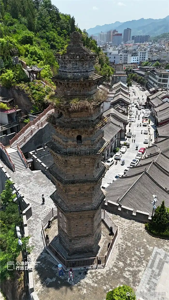 陕南传奇千年古塔，与大雁塔同年修建，为镇压母猪精九层变六层半