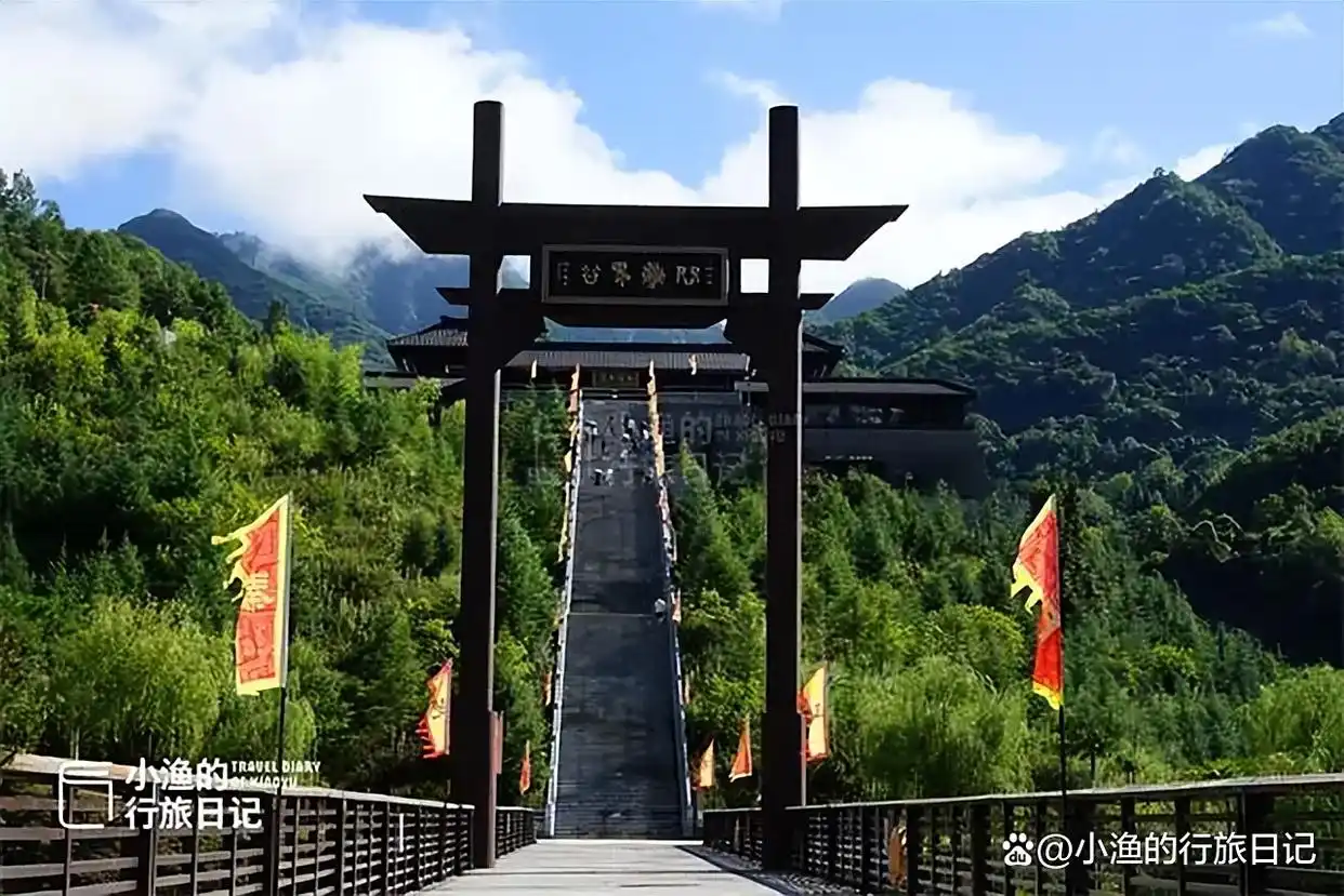 西安自驾2.5H，陕南这座“神仙小城”藏不住了！游山玩水逛古镇