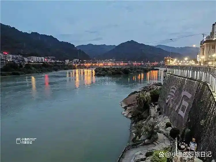 西安自驾2.5H，陕南这座“神仙小城”藏不住了！游山玩水逛古镇