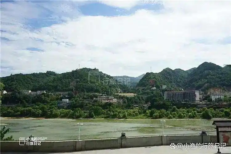 西安自驾2.5H，陕南这座“神仙小城”藏不住了！游山玩水逛古镇