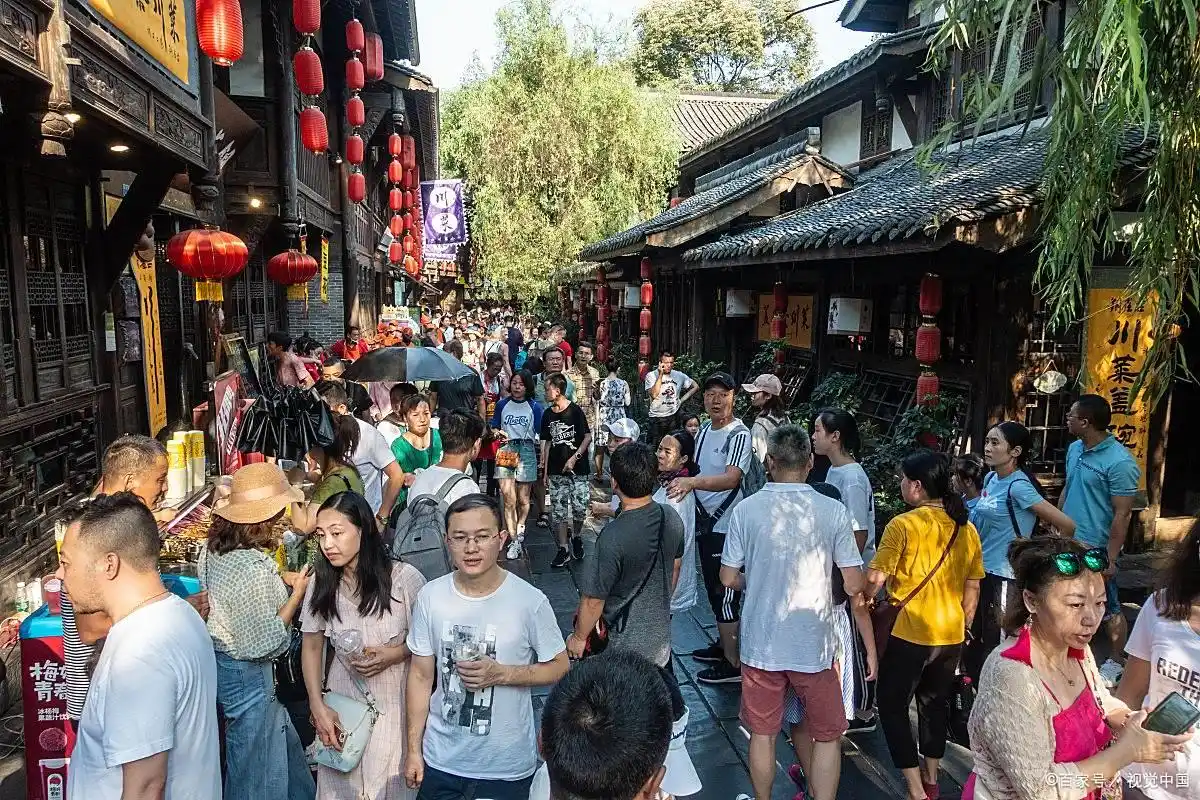 成都旅游必看！十大必去景点攻略含避坑指南，武侯祠三国文化+宽窄巷子非遗体验+青城山避暑路线规划