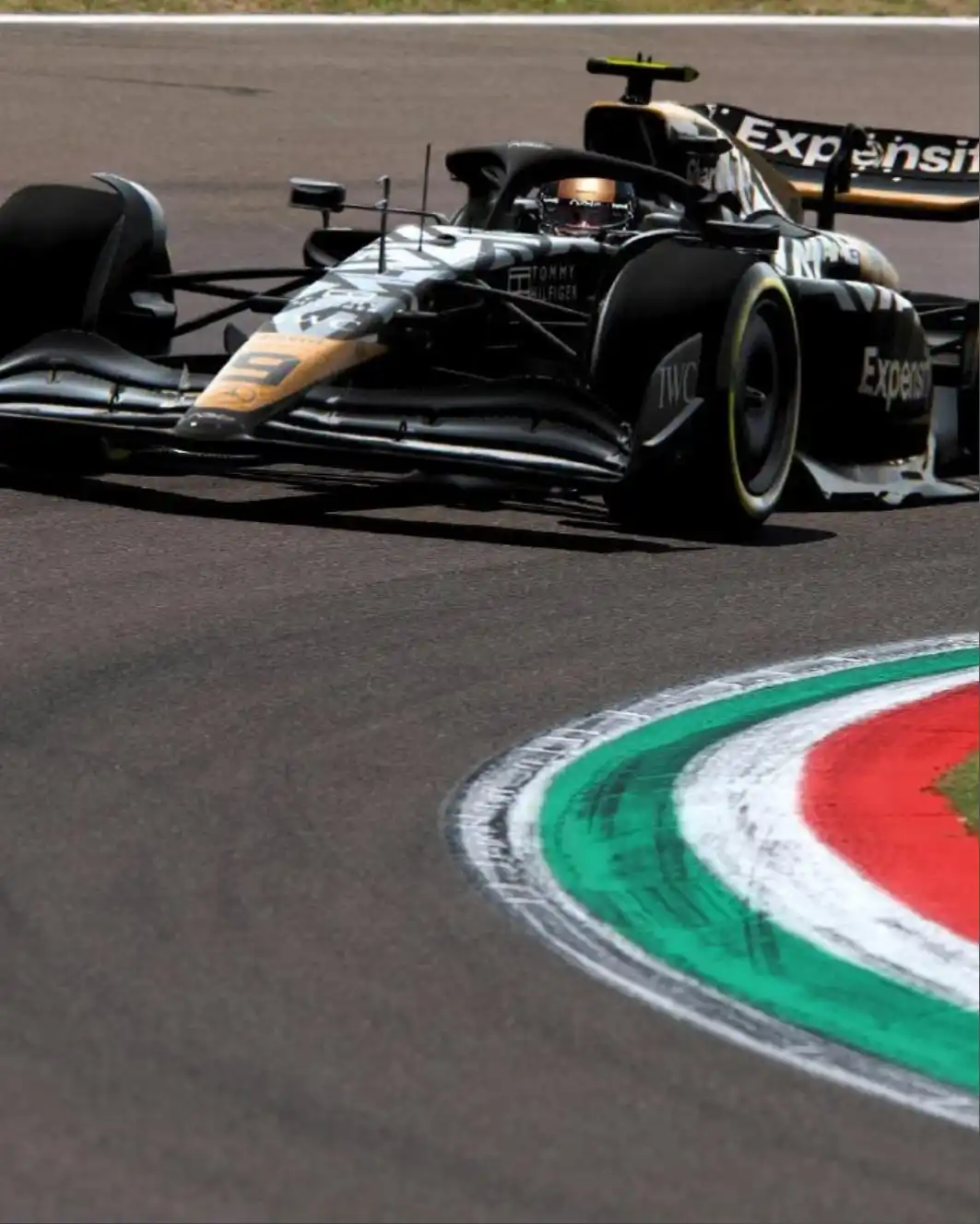 《F1狂飙飞车》中的AMG速度图腾