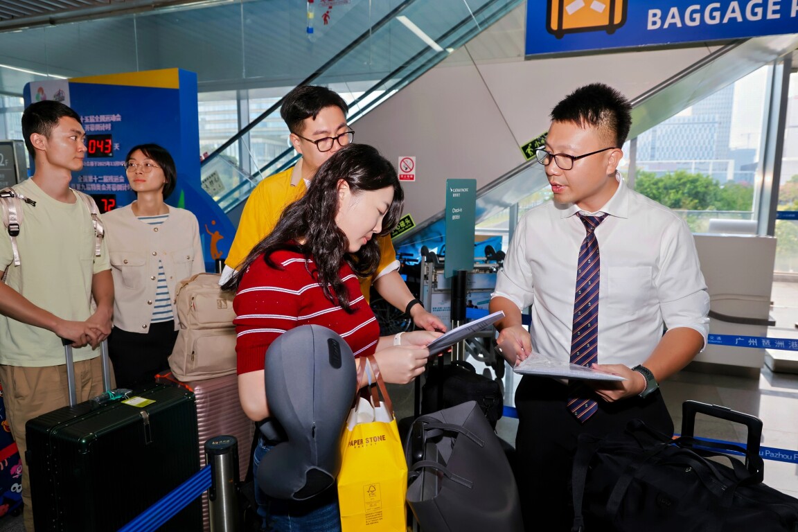 国庆出境游人气旺！口岸便民举措助“丝滑”通关