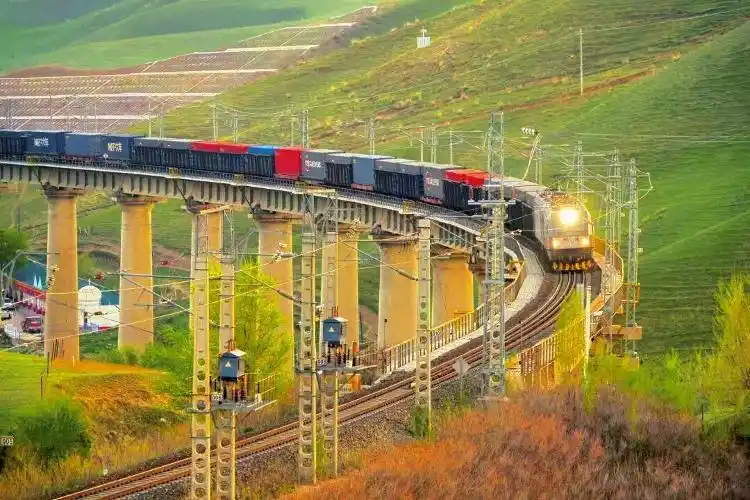 全国铁路10月11日起实行新列车运行图