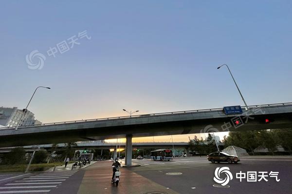 今天北京晴间多云最高温29℃ 国庆中秋假期前两日昼夜温差较大