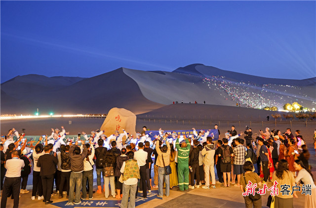 第八届丝绸之路（敦煌）国际文化博览会‌《相约敦煌》中外艺术荟萃点亮丝路明珠
