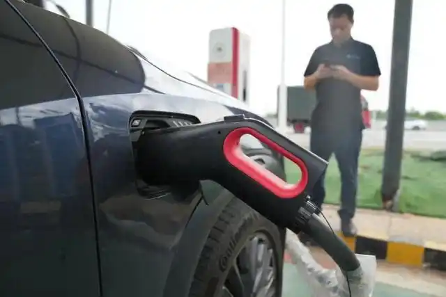 新能源车自驾游桂林没焦虑！嗦碗米粉的功夫，车子就能充满电