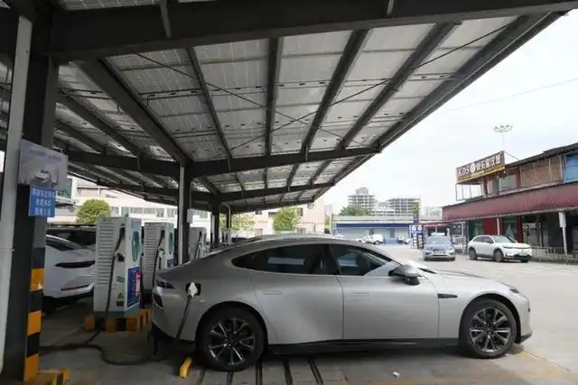 新能源车自驾游桂林没焦虑！嗦碗米粉的功夫，车子就能充满电