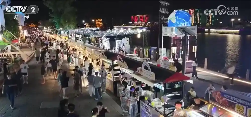 “花灯+非遗”“邮轮+京剧”……节日消费掀热潮 传统文化以年轻化姿态 “圈粉”