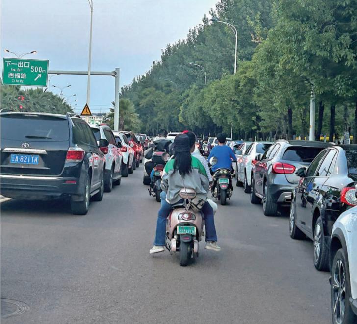 劝不住，根本劝不住！昆明又一网红景点遭“野蛮打卡”