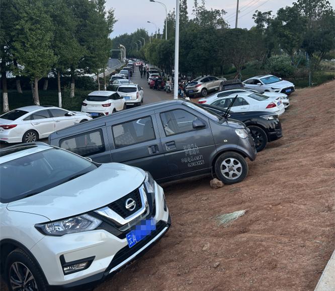 劝不住，根本劝不住！昆明又一网红景点遭“野蛮打卡”