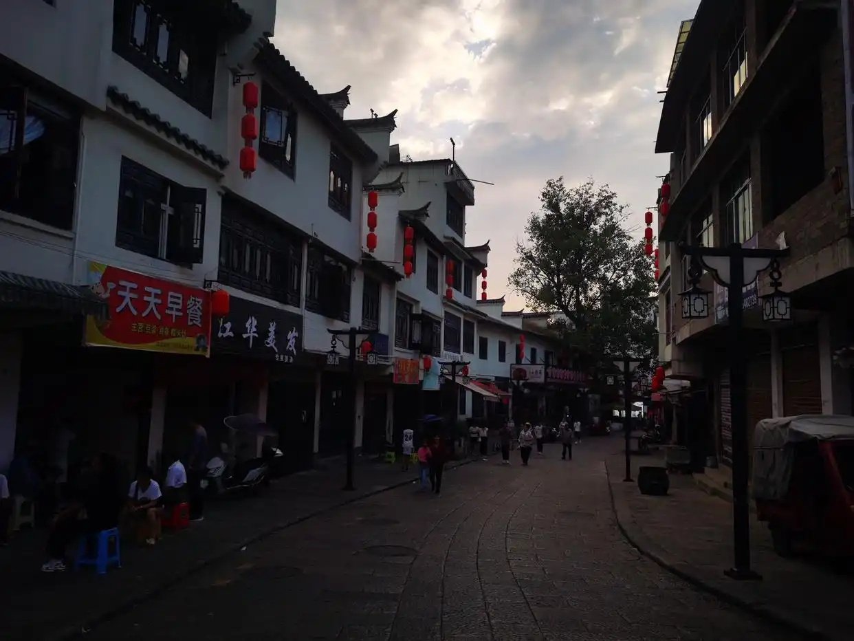 “国庆”+“中秋”，六枝岩脚古镇百元自助游攻略