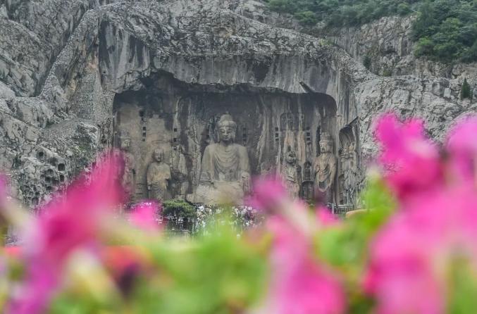 八种色彩，领略龙门石窟全年之美！