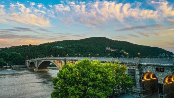 八种色彩，领略龙门石窟全年之美！