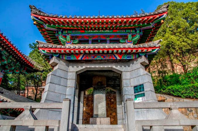 八种色彩，领略龙门石窟全年之美！