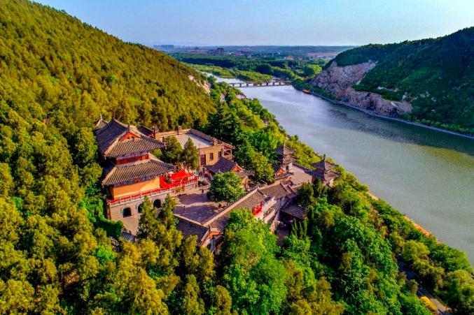 八种色彩，领略龙门石窟全年之美！