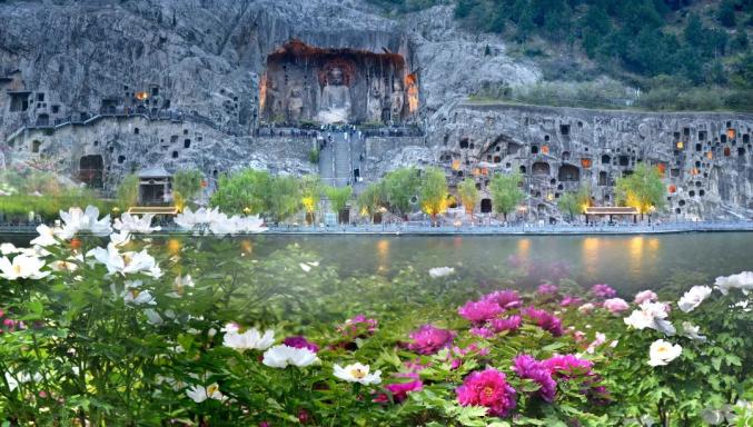 八种色彩，领略龙门石窟全年之美！