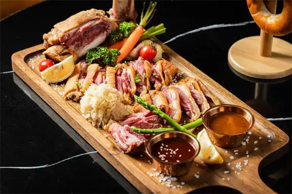 爱达魔都号11月启航！邮轮变T台，玩出人生新主场