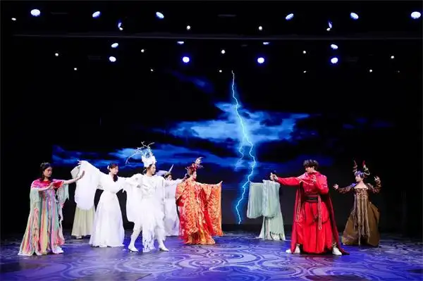 爱达魔都号11月启航！邮轮变T台，玩出人生新主场