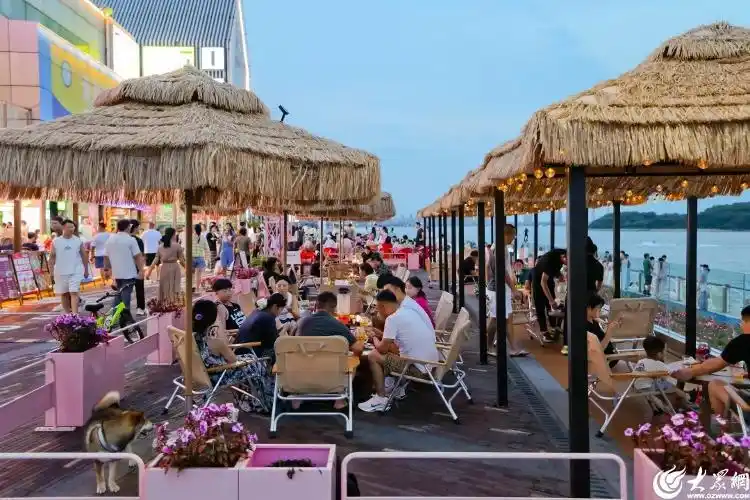 国庆玩转“嘉年华”！青岛这一街区打造“海陆空”文旅消费盛宴