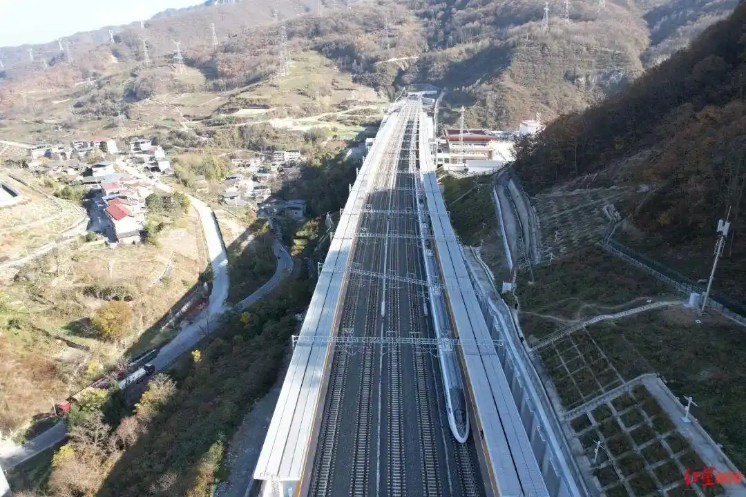 明天开通！川青铁路列车时刻表来了