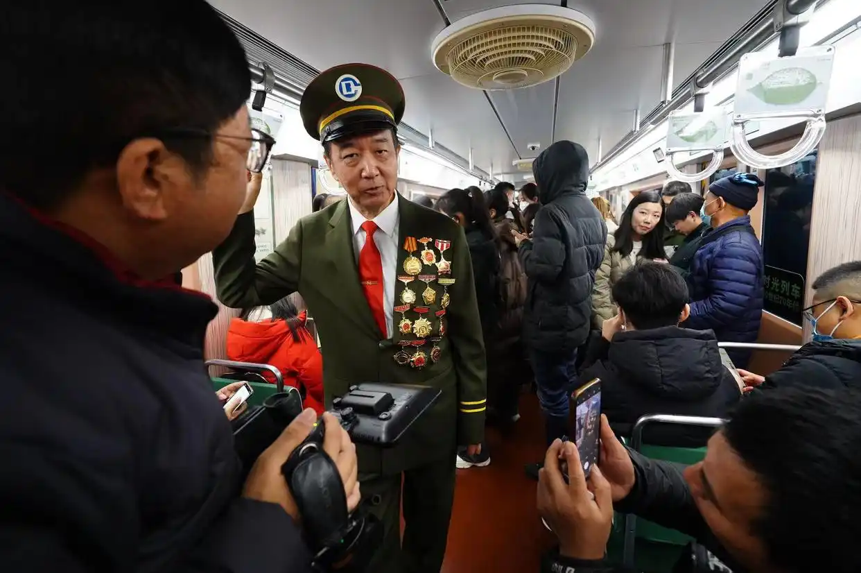 北京地铁“时光列车”今起再上线，周末两天均可乘车“打卡”