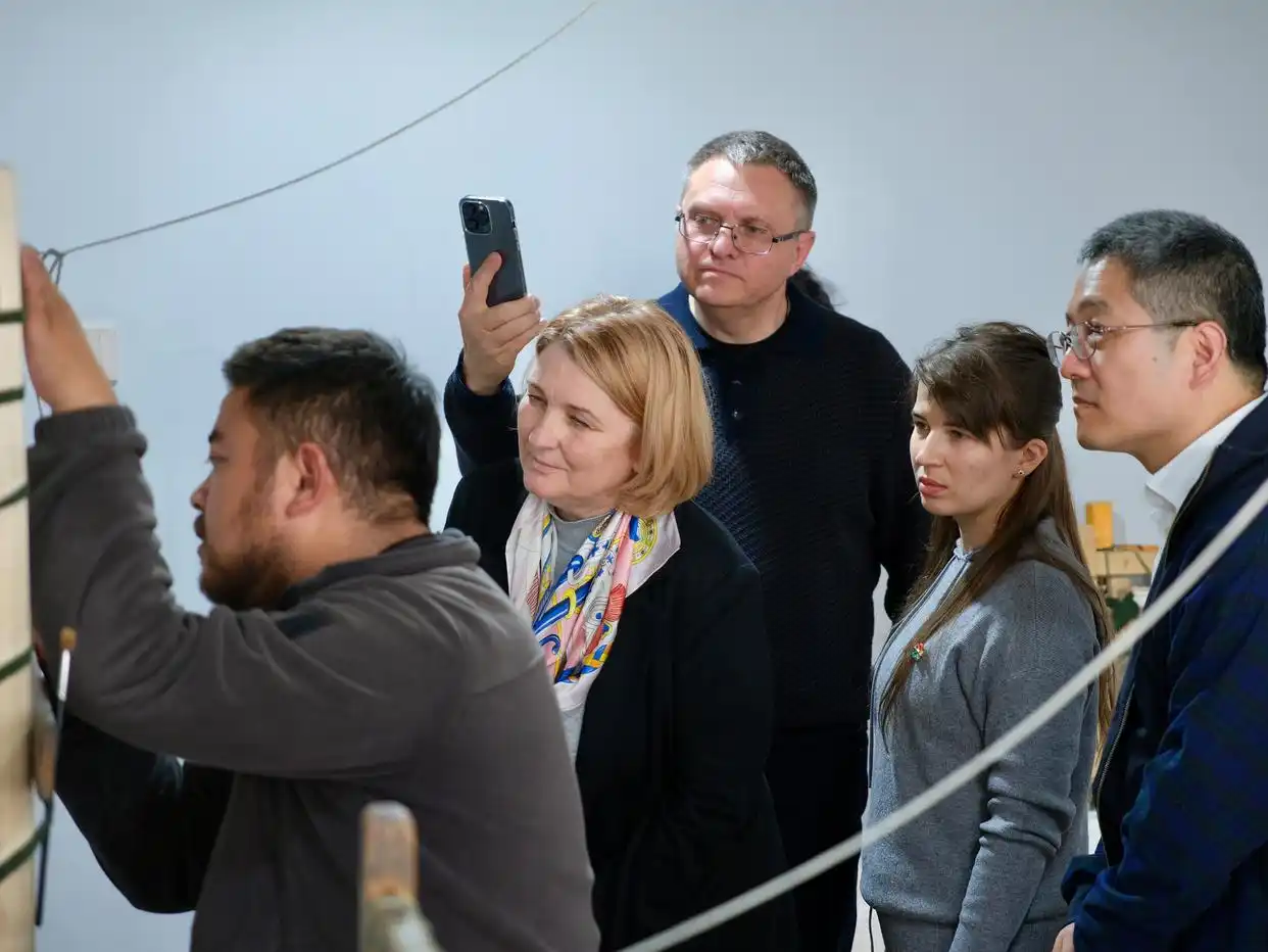 新华鲜报｜欧亚国家驻华使节西藏行 见证发展新气象