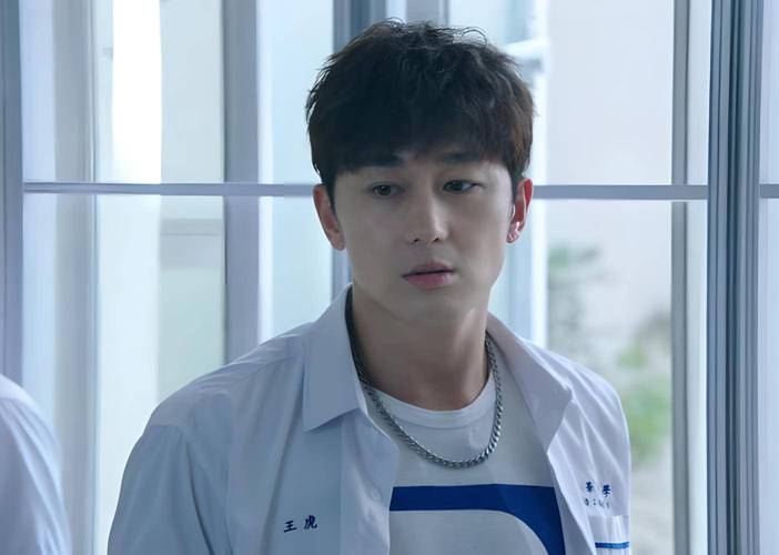 陪爬泰山男演员史元庭回老家种地：已开始下地干活，未来会考虑做游泳陪游