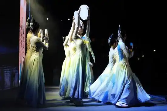 票根当钱花、机器狗陪游！国庆中秋，解锁这些新玩法