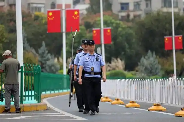 武汉公安启动高等级勤务 全力守护国庆中秋社会平安