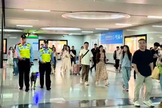 武汉公安启动高等级勤务 全力守护国庆中秋社会平安