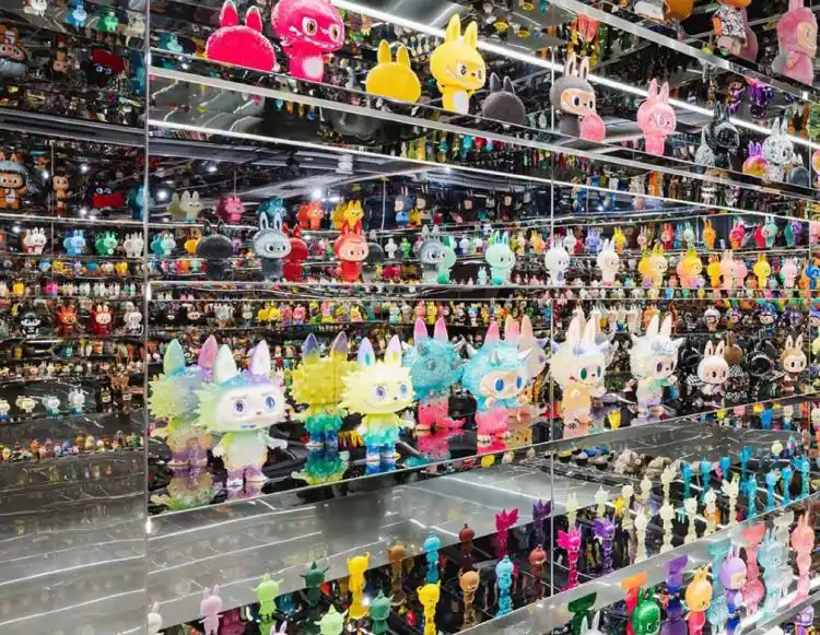 LABUBU 竟然已经 10 岁了？THE MONSTERS十周年巡展将登陆上海，首周门票已售罄