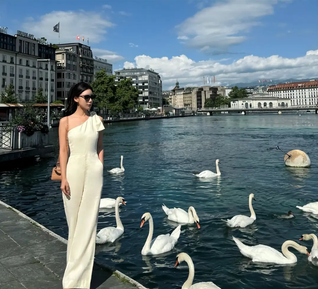 马筱梅自嘲是个没用的旅伴，旅行的一切全靠汪小菲规划安排！