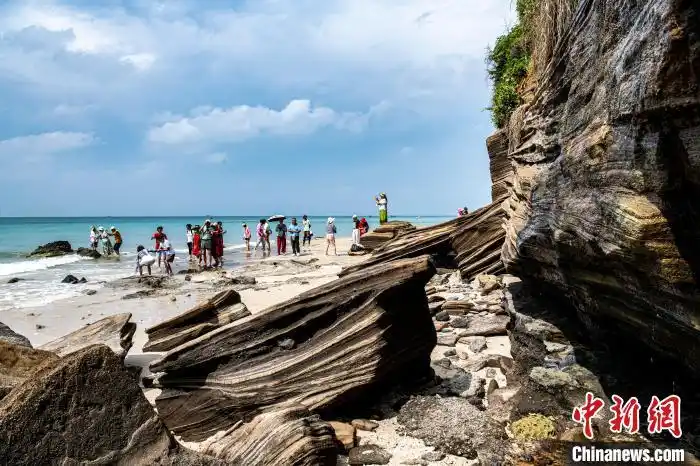 广西北海涠洲岛：“孤岛”蝶变休闲度假海岛