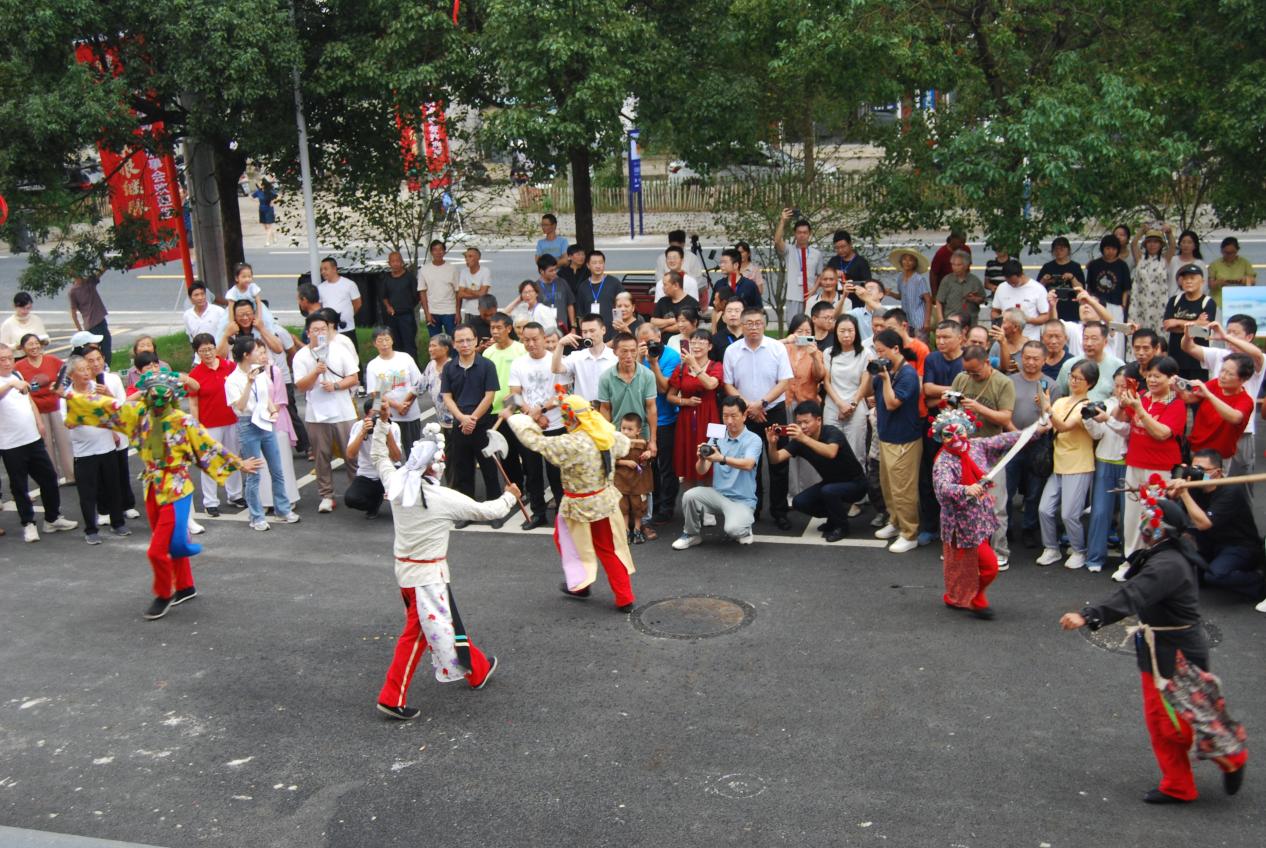 安徽黄山：国庆首日，各景区景点秩序井然，游人乐享山水盛宴
