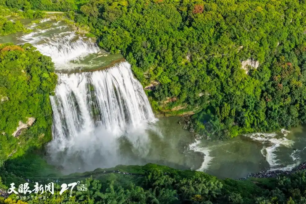 避暑纳凉贵州行｜丰水期“银河倾泻”，黄果树大瀑布气势磅礴