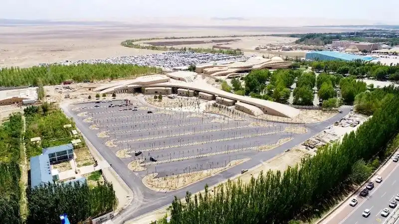 年接待两千万游客，敦煌打造沉浸式体验的“第736窟”