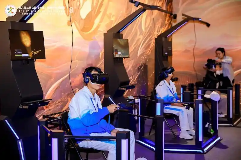 年接待两千万游客，敦煌打造沉浸式体验的“第736窟”