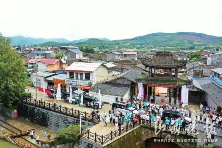 武夷山下，我们开拔！“重走晋商万里茶路”大型采访活动将跨越国内8个省份，途经中、蒙、俄三国38个城市，行程13000多公里