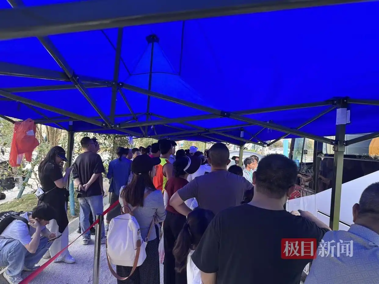 “横竖都是世界第一”的花江峡谷大桥成顶流景点，国庆假期车辆已预约满，文旅局：每天游客过万，建议错峰前来