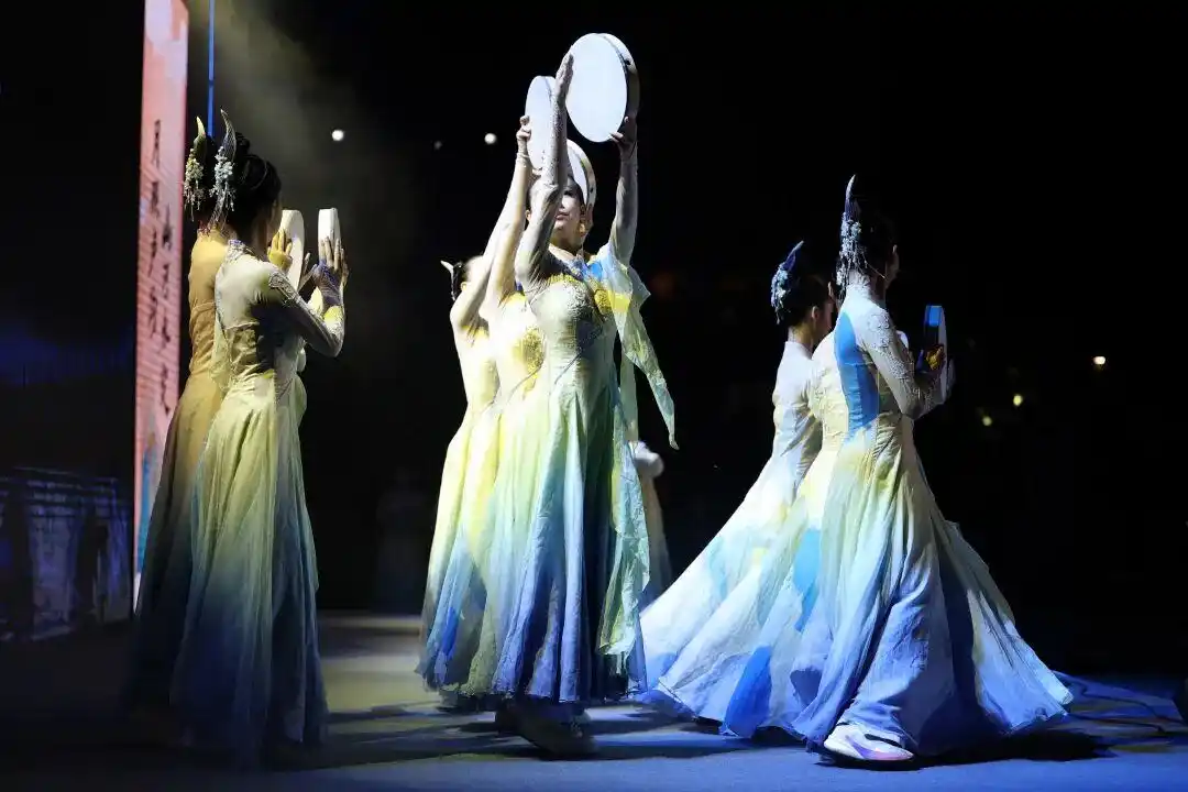 票根当钱花、机器狗陪游！国庆中秋，解锁这些新玩法