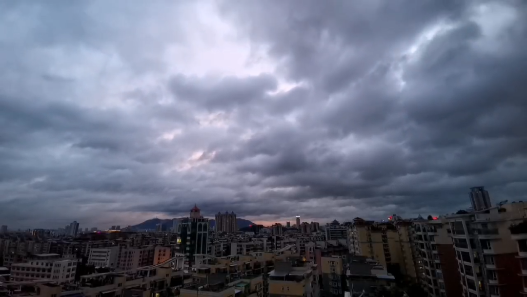 @街坊们注意！户外探险活动有风险，参与需谨慎 ！