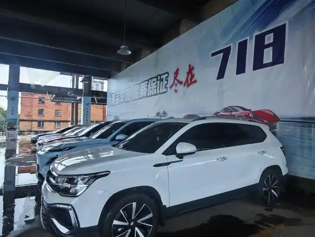 商务车日租金450元至480元、无人机200元至300元，双节昆明租车、摄影设备租赁市场火爆