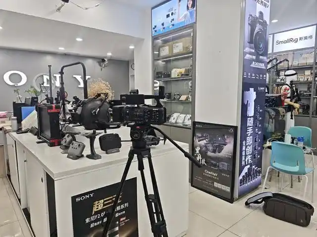 商务车日租金450元至480元、无人机200元至300元，双节昆明租车、摄影设备租赁市场火爆