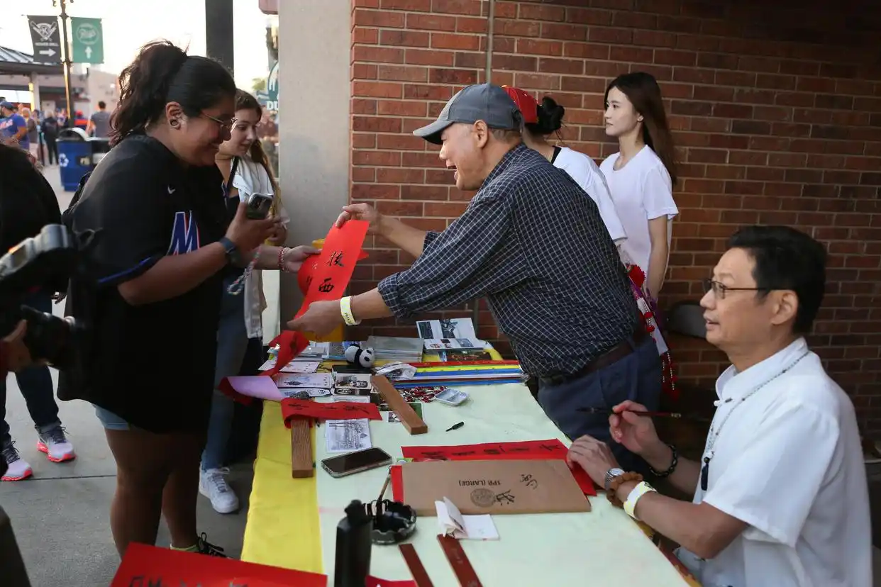 “你好！中国”旅游推广品牌标识亮相美国纽约